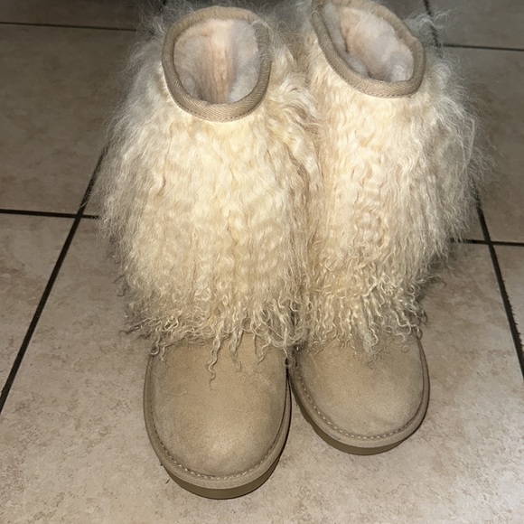Women’s UGG Classic Short Mongolian Cuff Sand Boots #6 - Picture 3 of 10
